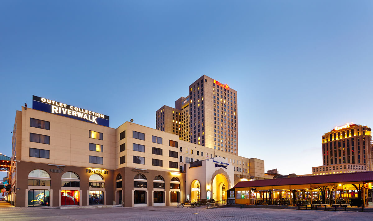 Riverwalk Outlets on the Mississippi River